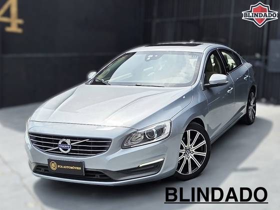 VOLVO S60 2.0 T5 MOMENTUM 16V TURBO GASOLINA 4P AUTOMÁTICO